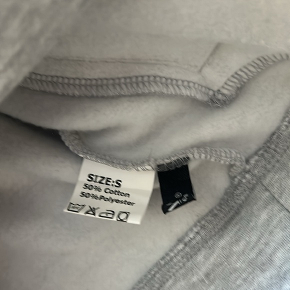 Amazon grey sweatshirt - Picture 4 of 4